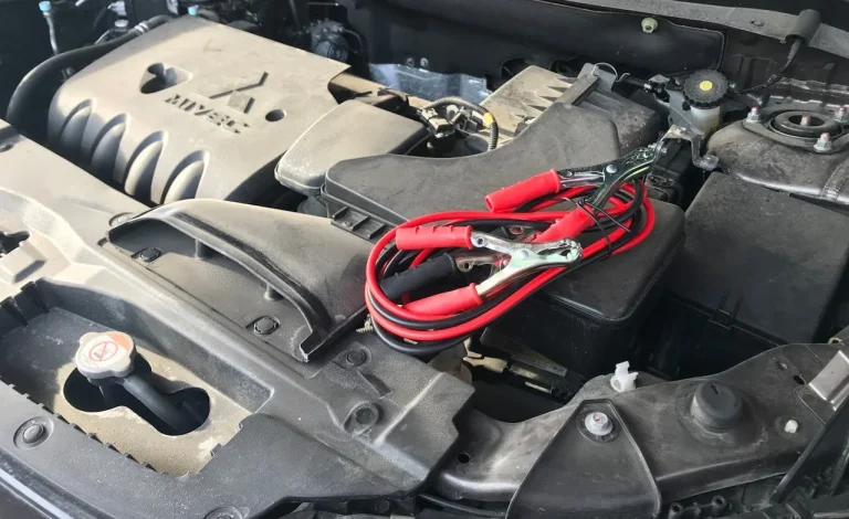 De ce se descarcă bateria auto peste noapte și cum identifici consumatorii ascunși?