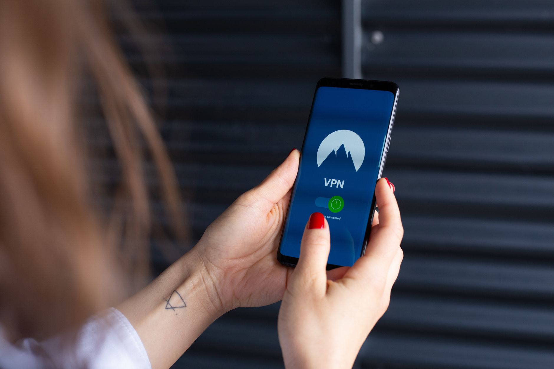Ce este un VPN gratuit și de ce ar putea fi mai periculos decât util?