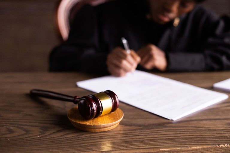 Cum funcționează medierea ca alternativă la proces și când merită să alegi această variantă?